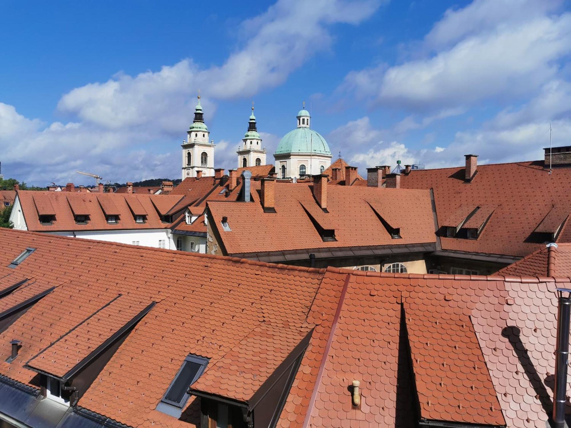Under The Castle Apartments Ljubljana Exterior photo