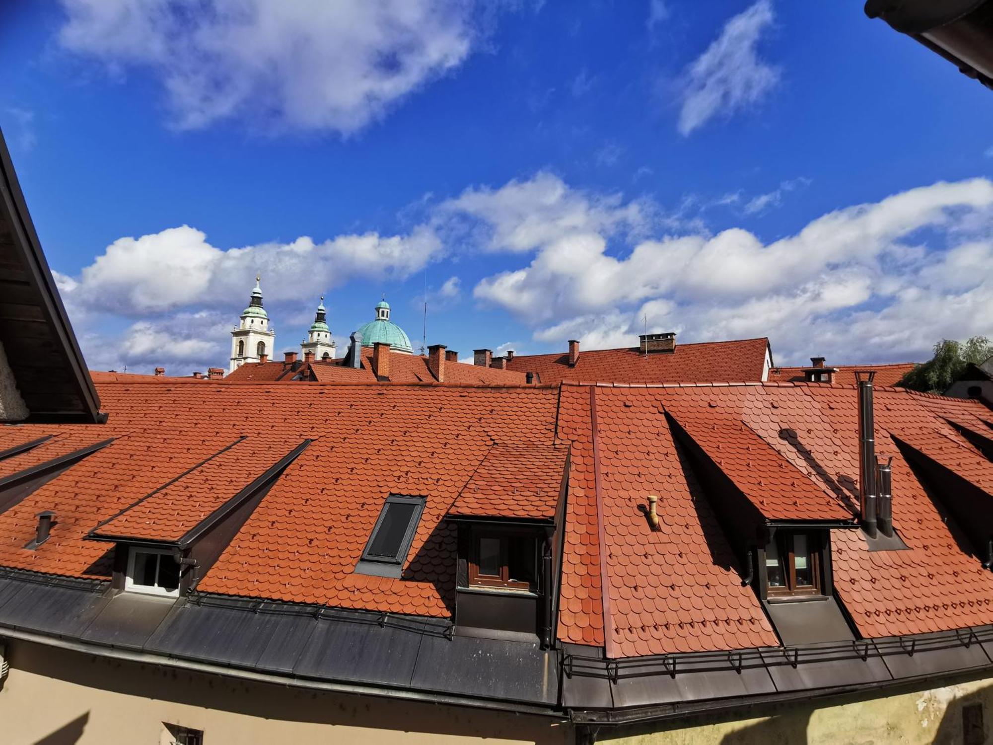 Under The Castle Apartments Ljubljana Exterior photo
